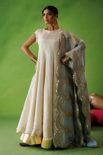 Kisakshi Jaipur_Beige Silk, Tissue Round Neck Embroidered Dupatta And Kurta Set _at_Aza_Fashions