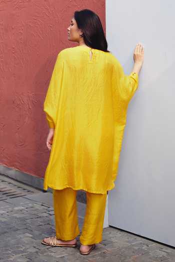 Shop_Kavya Singh Kundu_Yellow Silk Round Neck Mukhi Hand Embroidered Kurta And Pant Set _at_Aza_Fashions