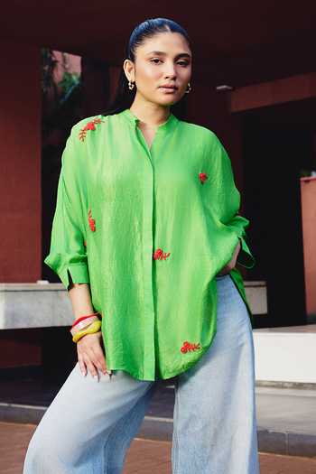 Buy_Kavya Singh Kundu_Green Silk Mandarin Collar Boris Placement Embroidered Shirt _at_Aza_Fashions