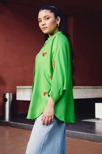 Kavya Singh Kundu_Green Silk Mandarin Collar Boris Placement Embroidered Shirt _Online_at_Aza_Fashions