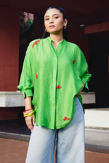 Kavya Singh Kundu_Green Silk Mandarin Collar Boris Placement Embroidered Shirt _at_Aza_Fashions