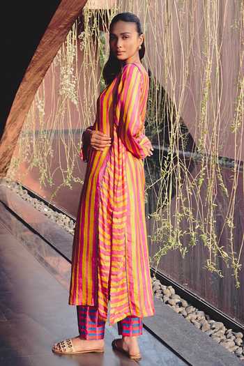 Kavya Singh Kundu_Pink Silk Round Neck Ric Block Print Kurta And Pant Set _at_Aza_Fashions