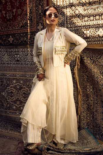 Buy_ASHNA VASWANI_Ivory Kota Doria, Cotton V-neck Coin And Shell Lace Jacket Set _at_Aza_Fashions
