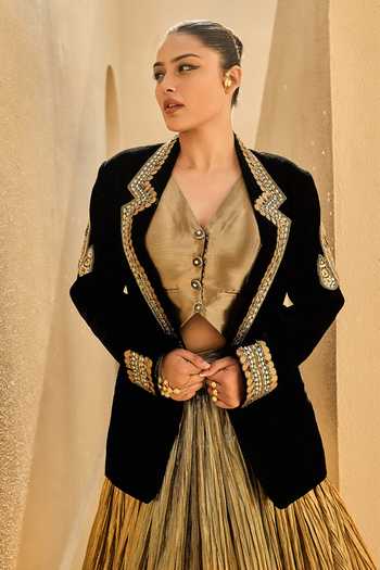 Buy_ASHNA VASWANI_Black Silk, Cotton, Satin, Velvet, Jacquard Open Neck, Crush Lehenga Set 