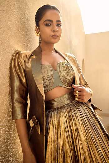Buy_ASHNA VASWANI_Gold Silk, Jacquard Open , Sweetheart Lehenga Set 