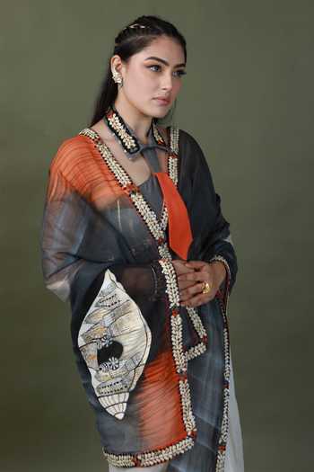 ASHNA VASWANI_Ivory Cotton, Kota Doria, Shantoon V-neck Colorblock Saree And Blouse Set _Online