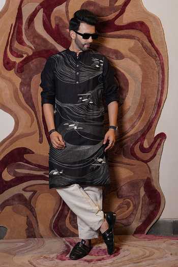 Heartistry by Anky_Black Linen The Midnight Current Kurta _at_Aza_Fashions
