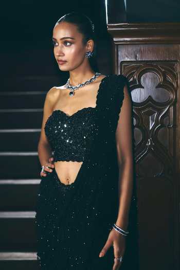 Buy_Vvani by vani vats_Black Georgette Sweetheart Neck Single Drop Pre-draped Saree With Blouse 