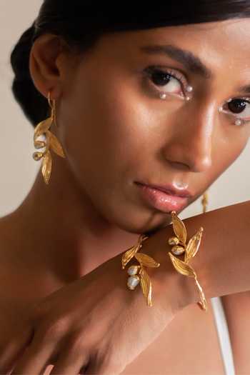 Buy_Dhwani Bansal Jewellery_Gold Plated Haya Leaf Motif Bracelet _at_Aza_Fashions