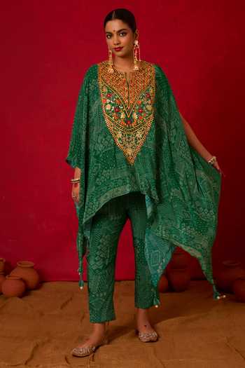 Buy_Nitara Dhanraj Label_Green Crepe Split V-neck Embroidered Kaftan And Pant Set _at_Aza_Fashions