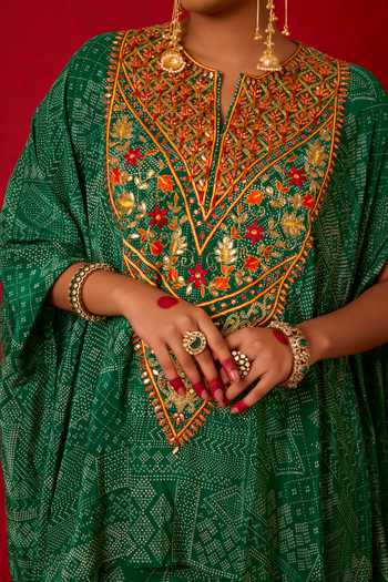 Buy_Nitara Dhanraj Label_Green Crepe Split V-neck Embroidered Kaftan And Pant Set _Online_at_Aza_Fashions