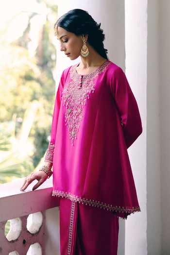 Buy_Pink City by Sarika_Magenta Silk Round Neck Embroidered Kurta And Skirt Set 
