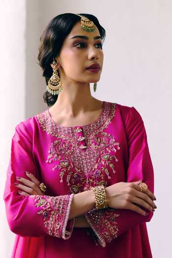 Pink City by Sarika_Magenta Silk Round Neck Embroidered Kurta And Skirt Set _Online