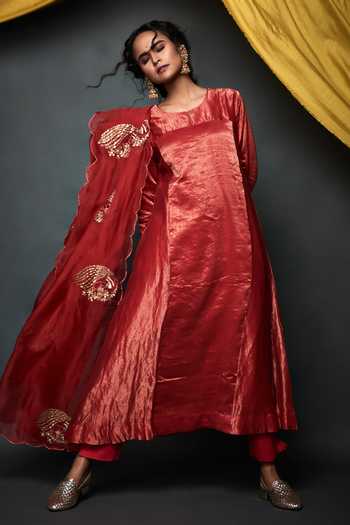 Pink City by Sarika_Red Organza, Chanderi Round Neck, Yes Peacock Embroidered Kurta Set _Online_at_Aza_Fashions