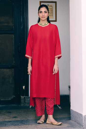 Pink City by Sarika_Red Silk Round Neck Straight Kurta And Pant Set _Online_at_Aza_Fashions