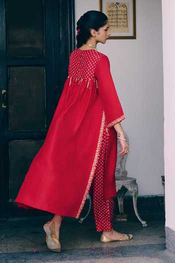 Shop_Pink City by Sarika_Red Silk Round Neck Straight Kurta And Pant Set _at_Aza_Fashions