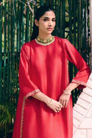 Buy_Pink City by Sarika_Red Silk Round Neck Straight Kurta And Pant Set 