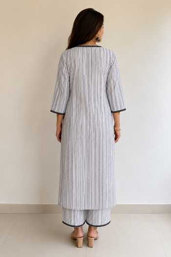 Shop_Ajiesh Oberoi_Grey Bamboo, Crepe V-neck, Yes Pinstripe Print Kurta And Pant Set _at_Aza_Fashions
