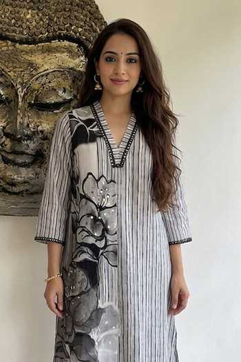 Ajiesh Oberoi_Grey Bamboo, Crepe V-neck, Yes Pinstripe Print Kurta And Pant Set _Online_at_Aza_Fashions