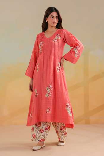 Anshu Wadhwa_Orange Cotton V-neck Applique Embroidered Kurta And Pant Set _at_Aza_Fashions