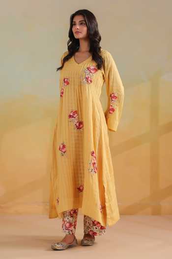 Shop_Anshu Wadhwa_Yellow Cotton V-neck, Yes Applique Embroidered Kurta Set _Online_at_Aza_Fashions