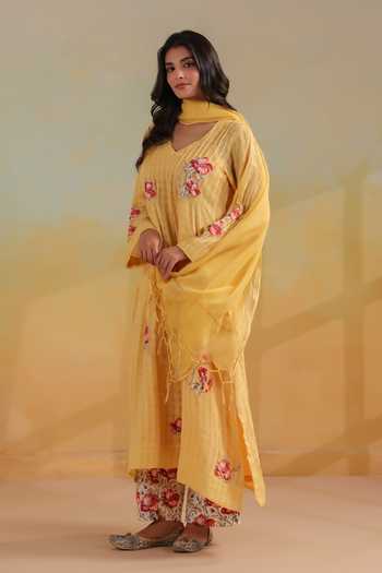 Buy_Anshu Wadhwa_Yellow Cotton V-neck, Yes Applique Embroidered Kurta Set 