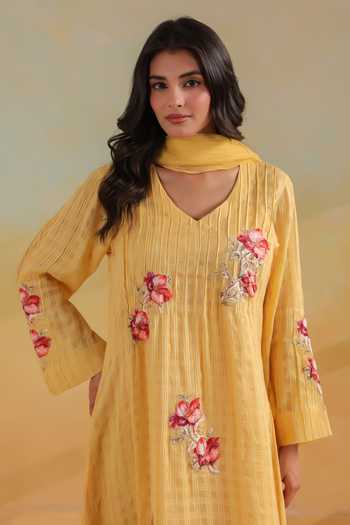Buy_Anshu Wadhwa_Yellow Cotton V-neck, Yes Applique Embroidered Kurta Set _Online