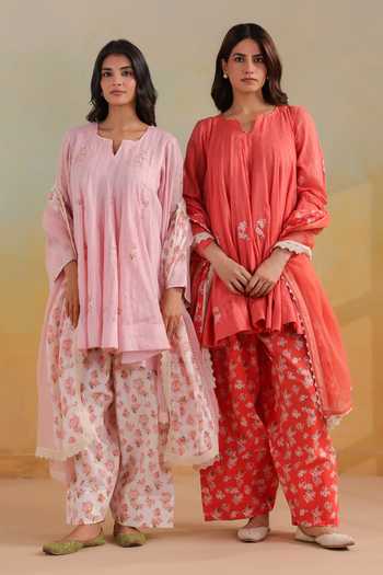 Anshu Wadhwa_Pink Cotton, Kota Doria Split V-neck, Yes Short Kalidar Kurta Salwar Set 
