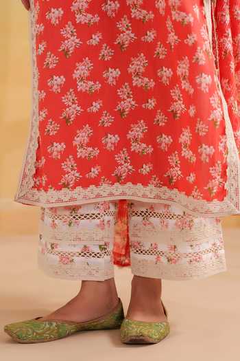 Anshu Wadhwa_Orange Cotton V-neck Floral Print Straight Kurta Set _at_Aza_Fashions