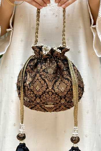 Buy_AMYRA_Black Pearls, Zari, Tassels, Lace, Metallic Thread Anantam Pure Silk Potli 