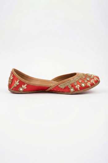 Sole Mates by Palak_Red Maharani Mirror Work Juttis _Online_at_Aza_Fashions
