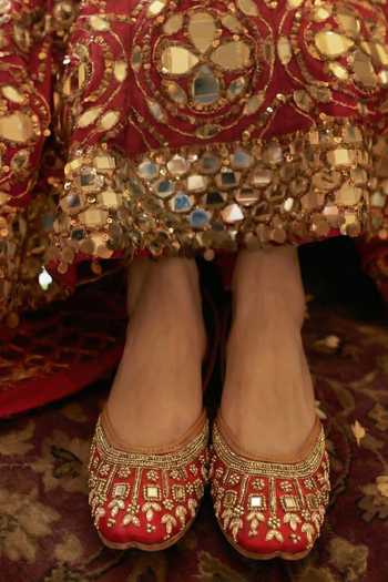 Buy_Sole Mates by Palak_Red Maharani Mirror Work Juttis _at_Aza_Fashions