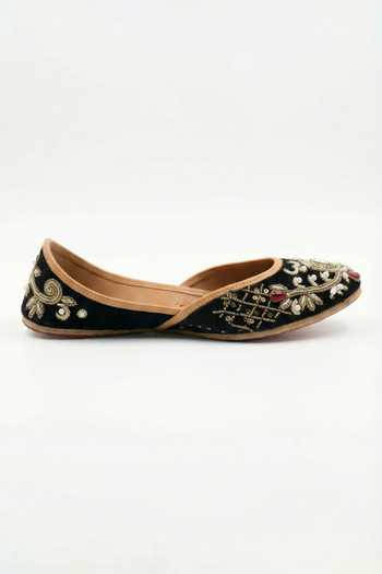 Sole Mates by Palak_Black Sahiba Embroidered Juttis _Online_at_Aza_Fashions