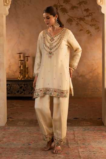 Buy_ANGAD SINGH_Gold Tissue, Net V-neck Embroidered Kurta Set _Online_at_Aza_Fashions