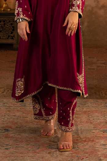Buy_ANGAD SINGH_Red Silk, Net V-neck, Yes Embroidered Kurta Pant Set _Online_at_Aza_Fashions