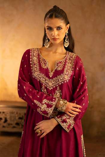 Buy_ANGAD SINGH_Red Silk, Net V-neck, Yes Embroidered Kurta Pant Set 