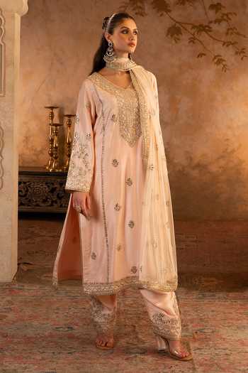Angad Singh_Peach Silk, Net V-neck, Yes Embroidered Kurta Set _at_Aza_Fashions