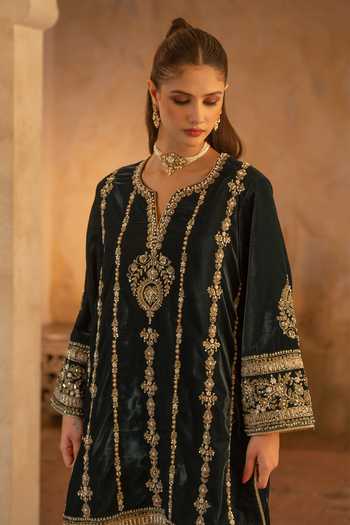 Shop_Angad Singh_Green Net, Velvet V-neck Embroidered Kurta Set _Online_at_Aza_Fashions