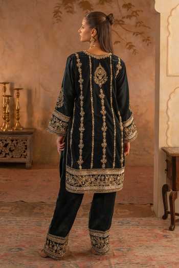 Angad Singh_Green Net, Velvet V-neck Embroidered Kurta Set _Online_at_Aza_Fashions