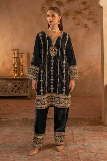 Angad Singh_Green Net, Velvet V-neck Embroidered Kurta Set _at_Aza_Fashions