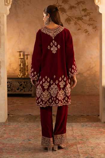 Angad Singh_Wine Net, Velvet V-neck Rani Embroidered Kurta Set _Online_at_Aza_Fashions