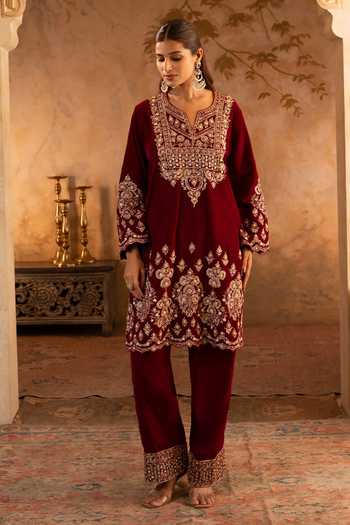 Angad Singh_Wine Net, Velvet V-neck Rani Embroidered Kurta Set _at_Aza_Fashions