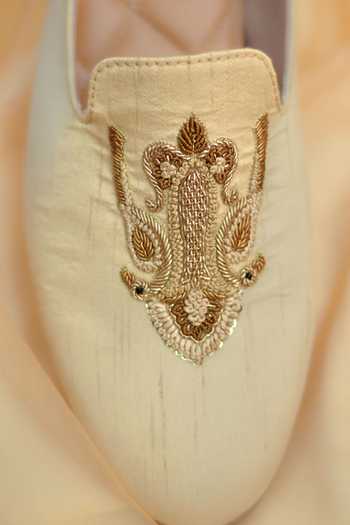 Buy_Around Always_Ivory Tejas Embroidered Crest Juttis _Online_at_Aza_Fashions