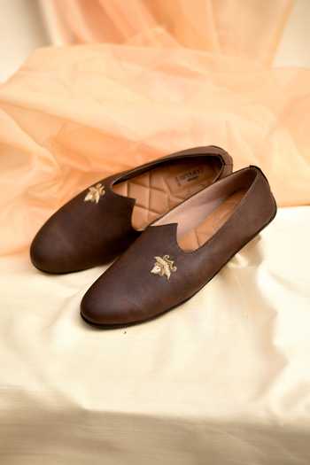 Buy_Around Always_Brown Pallav Metallic Motif Embroidered Juttis _at_Aza_Fashions