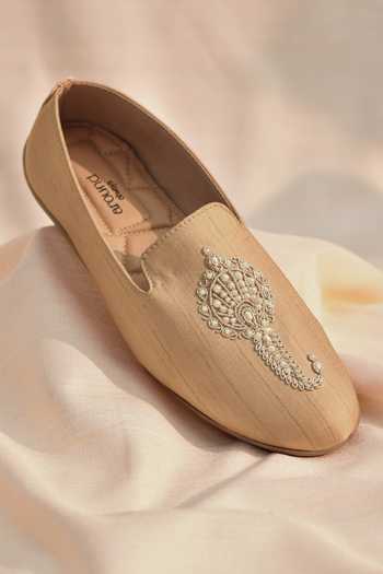 Around Always_Ivory Viraj Brroch Embroidered Juttis _Online_at_Aza_Fashions