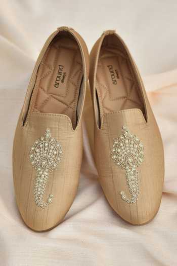 Shop_Around Always_Ivory Viraj Brroch Embroidered Juttis _at_Aza_Fashions