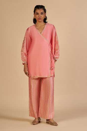 Gulabo By Abu Sandeep_Pink Chanderi V-neck Embroidered Sleeve Short Kurta _Online_at_Aza_Fashions