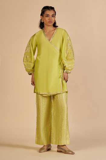 Gulabo By Abu Sandeep_Green Chanderi V-neck Embroidered Sleeve Kurta _Online_at_Aza_Fashions