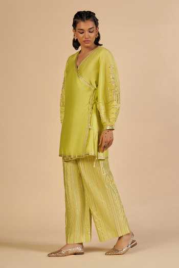Buy_Gulabo By Abu Sandeep_Green Chanderi V-neck Embroidered Sleeve Kurta _Online_at_Aza_Fashions