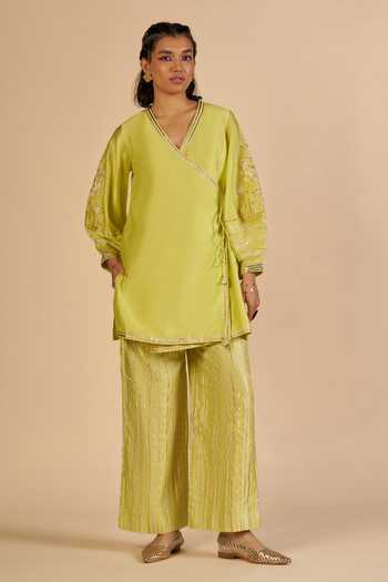 Shop_Gulabo By Abu Sandeep_Green Chanderi V-neck Embroidered Sleeve Kurta _Online_at_Aza_Fashions